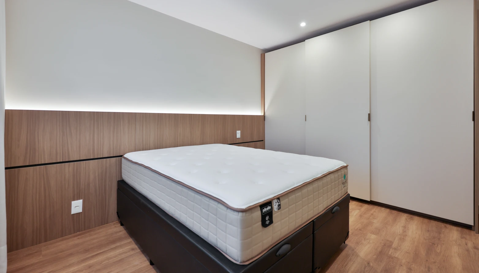 Cover to 2 suites