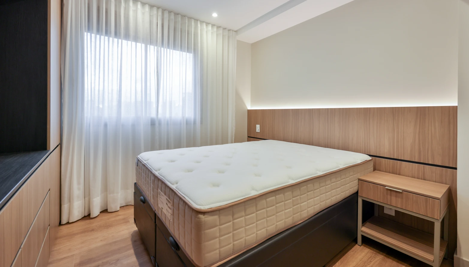 Cover to 2 suites
