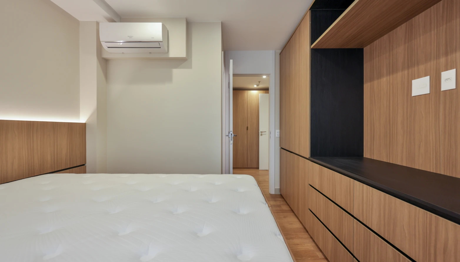 Cover to 2 suites